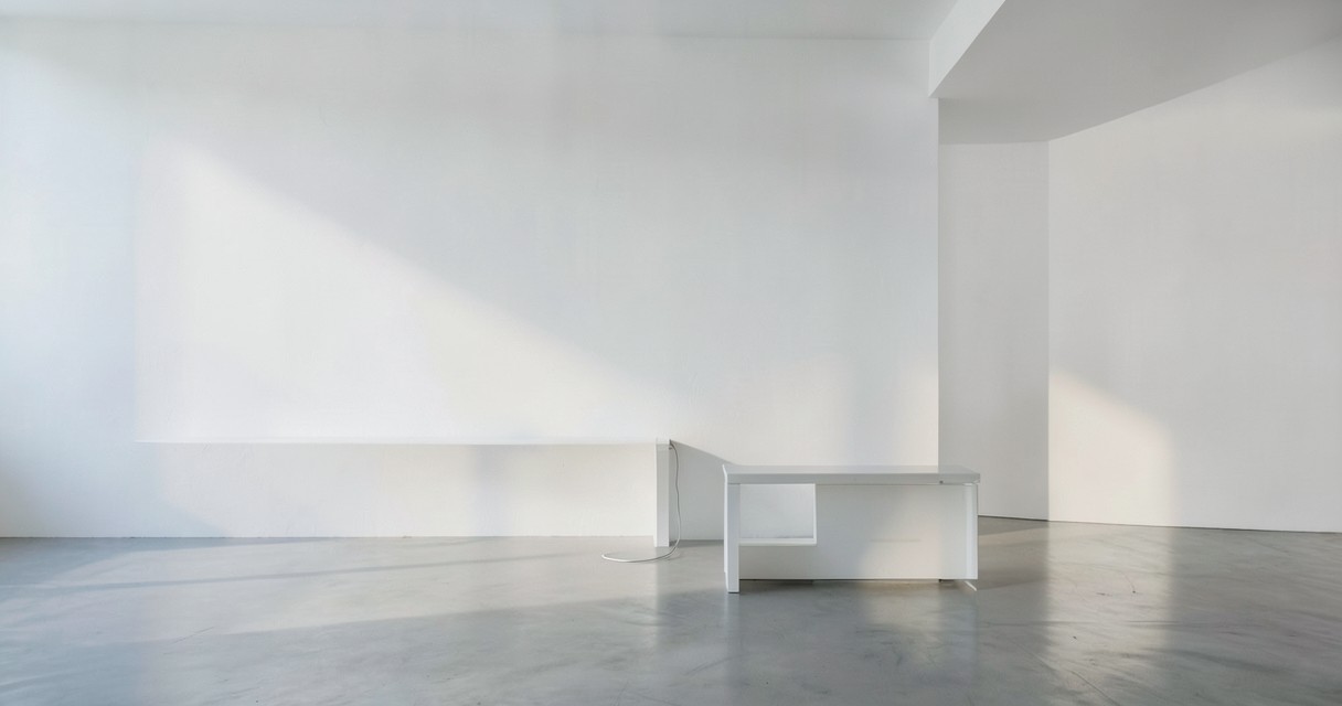 Art minimaliste — Les Défis et Critiques du Minimalisme