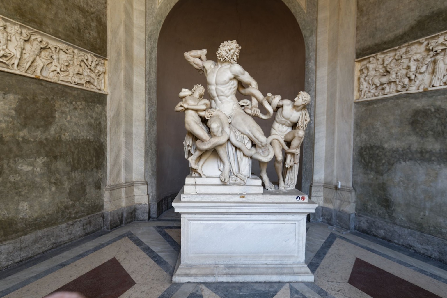 Gérard Zlotykamien : analyse du travail d’un sculpteur contemporain majeur — Évaluer l'impact critique et la réception d